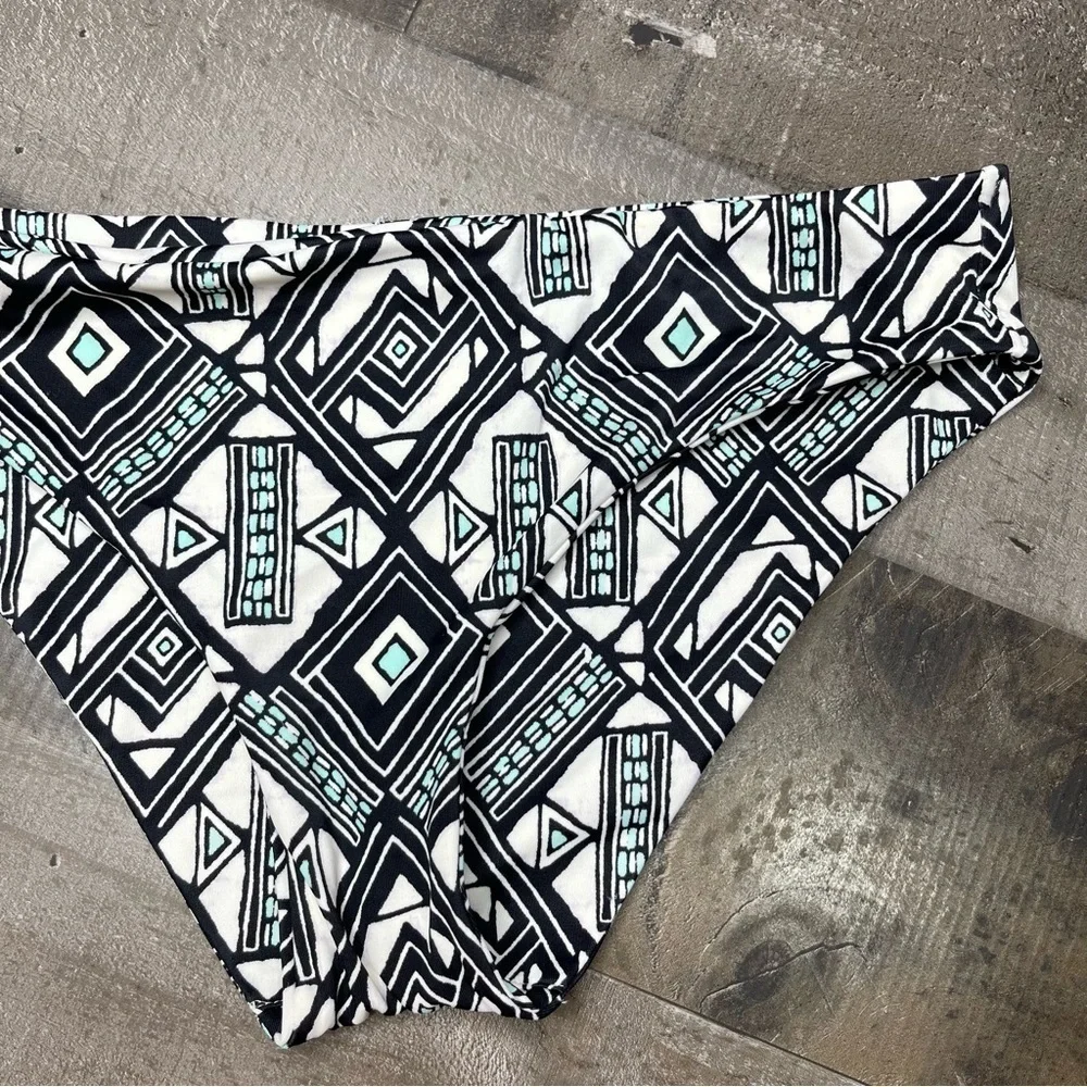 Victoria’s Secret Geometric Design Bikini Bottom size Medium